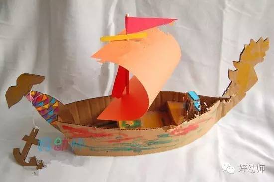 湖南汨罗传统龙舟生产忙 手工雕刻龙头震撼海外友人