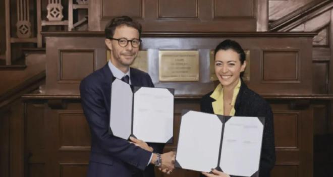 奇华顿投超35亿建厂；美团上线火车站美食地图；百胜收购PDQ餐厅(图2)