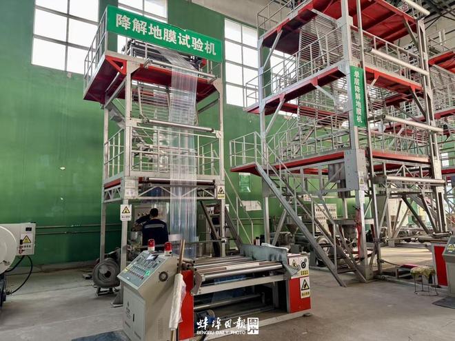 秸秆造“材” 点草成“金”(图1)