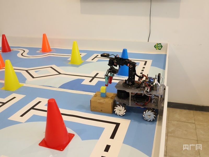 央广网:青春华章丨高校向“新”而行 微光成炬为新质生产力“蓄势赋能”(图1)