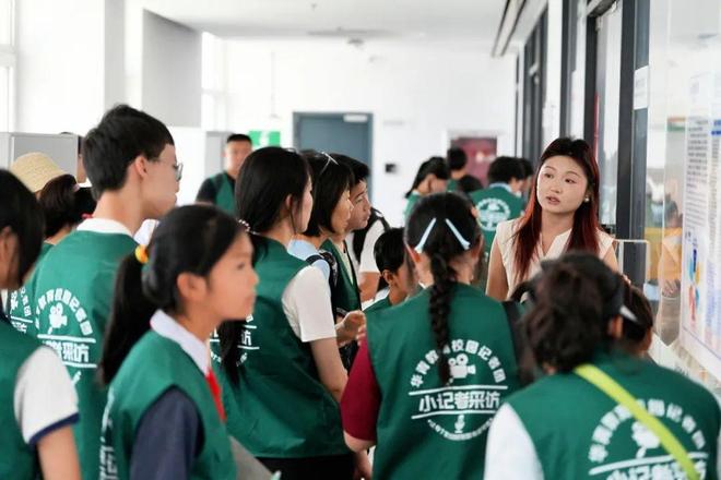 小记者探科技 探秘生命密码:走进生物实验室感受“神奇微生物”的独特魅力(图2)