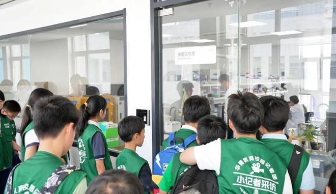 小记者探科技 探秘生命密码:走进生物实验室感受“神奇微生物”的独特魅力(图5)