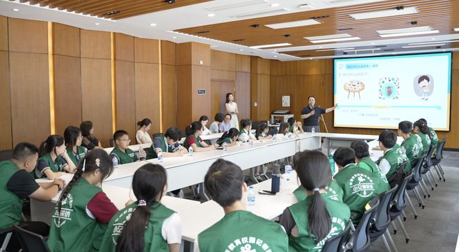 小记者探科技 探秘生命密码:走进生物实验室感受“神奇微生物”的独特魅力(图8)