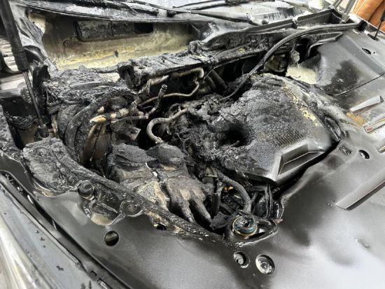 上汽荣威行驶途中自燃！ 曾宣传“让灭火器失业”消防认定“不排除发动机故障”(图1)