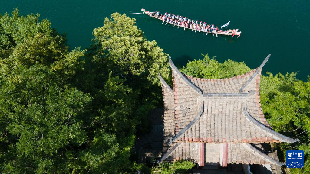 桃花潭水千年韵 龙舟竞渡寄乡情(图1)