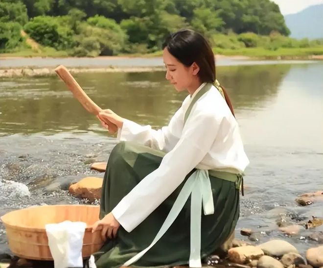 古代没有洗衣粉怎么洗衣服？看完才知道古人还是太聪明了(图1)