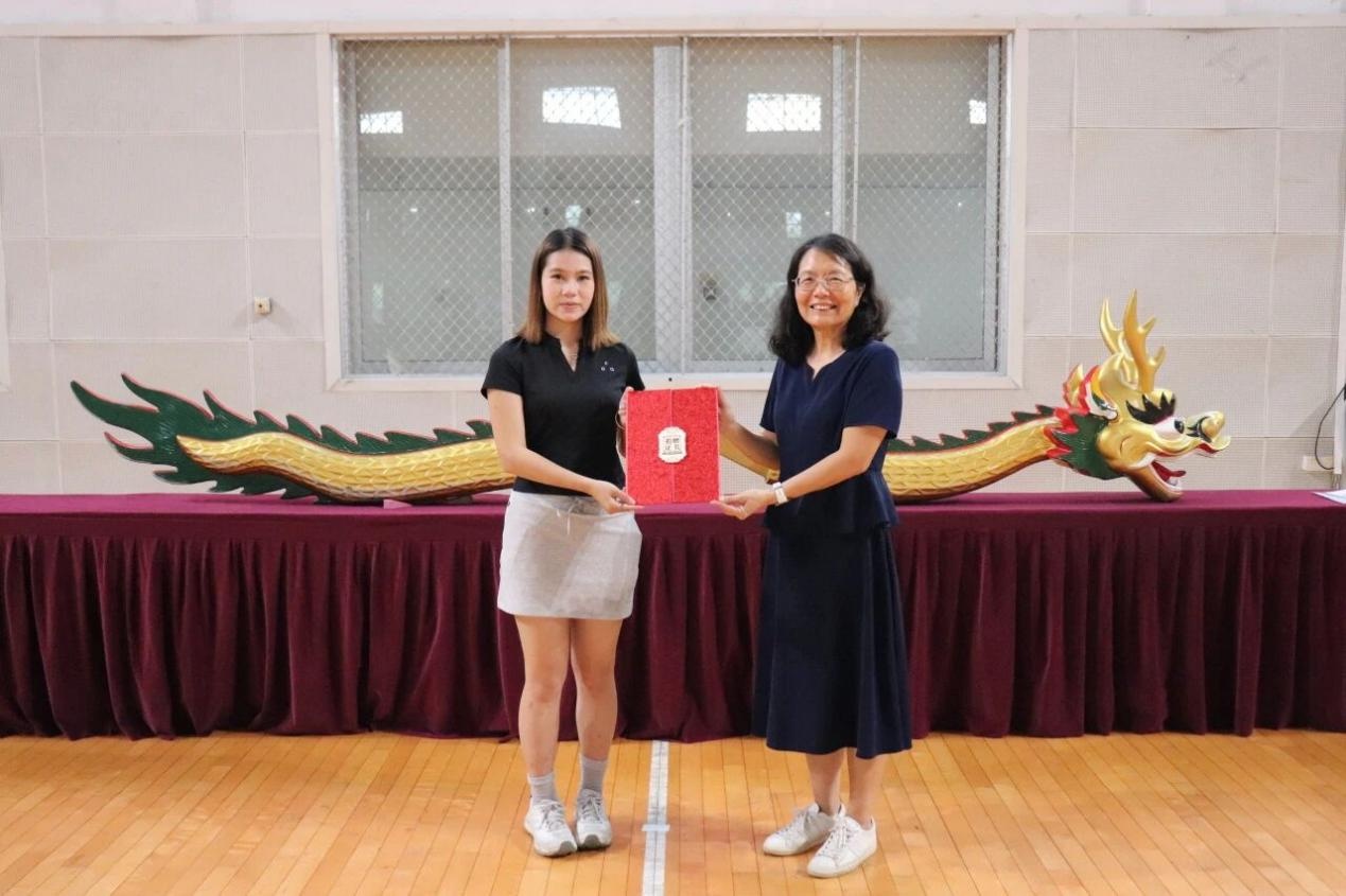 广州大学大一学生为学校捐赠龙舟(图2)