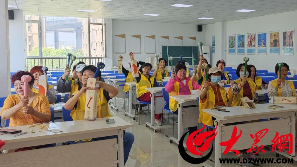 我们的节日·端午“手作艾草锤浓情过端午”市北区大港街道普吉社区开展手作健康锤活动(图3)